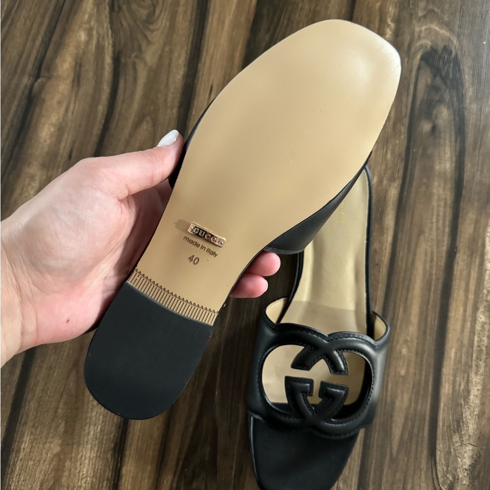Gucci WOMEN'S SLIDE SANDAL WITH INTERLOCKING G